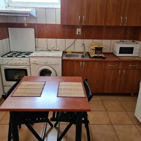 Ogadugu Appartement Boekarest Buitenkant foto