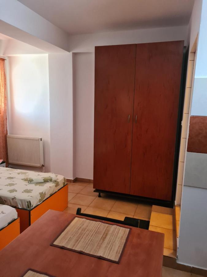 Ogadugu Appartement Boekarest Buitenkant foto