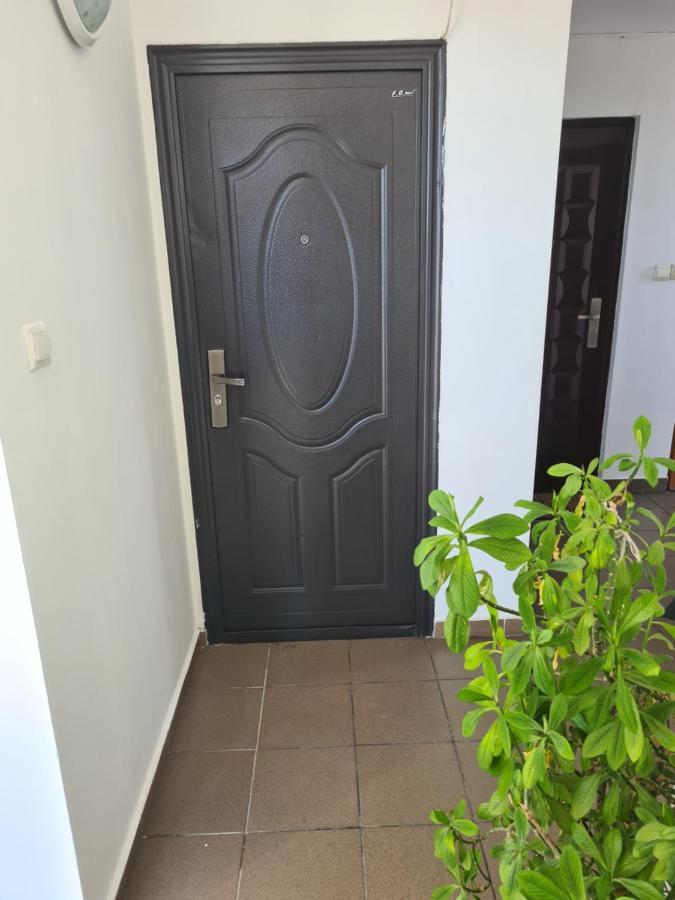 Ogadugu Appartement Boekarest Buitenkant foto