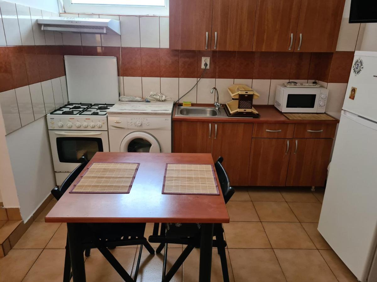 Ogadugu Appartement Boekarest Buitenkant foto