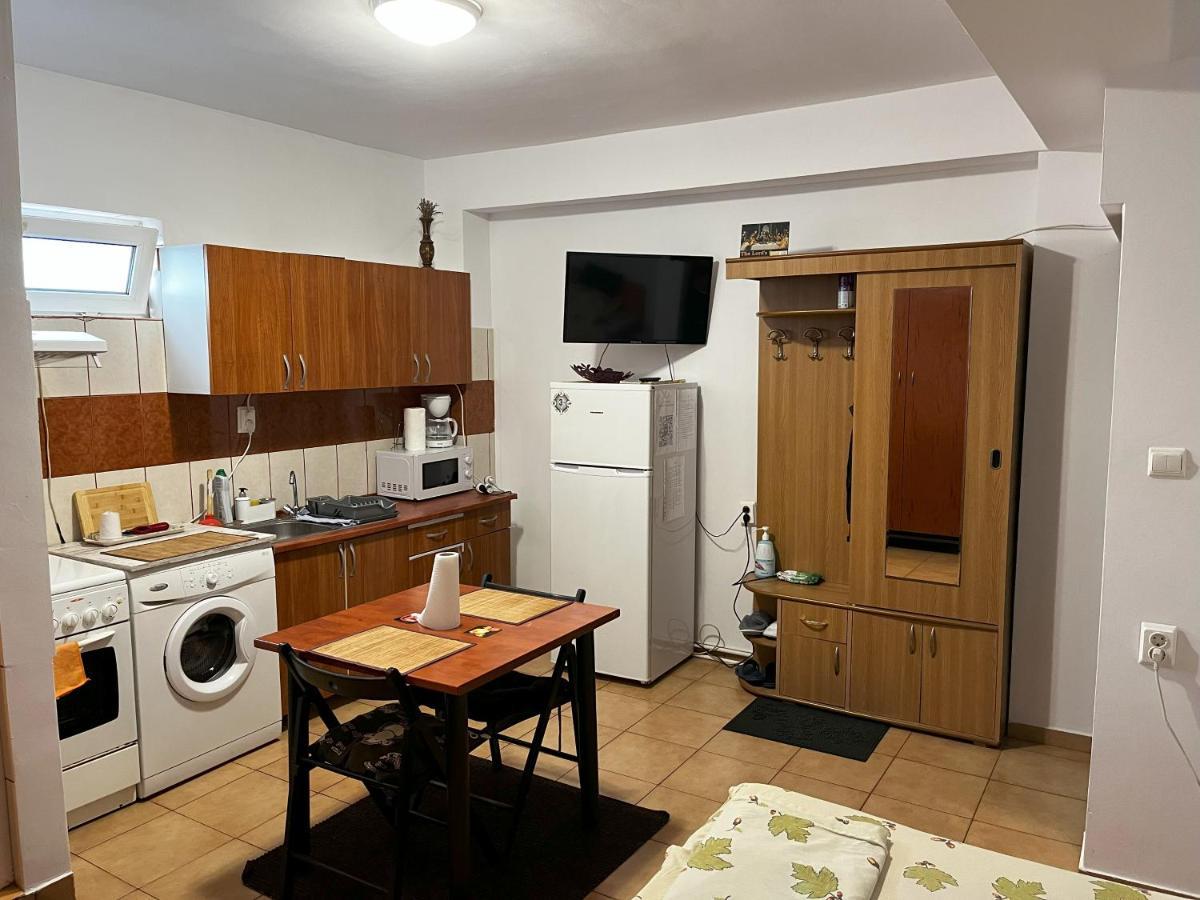 Ogadugu Appartement Boekarest Buitenkant foto